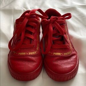 Vibrant Red Puma Low-Top Sneakers with Classic Design